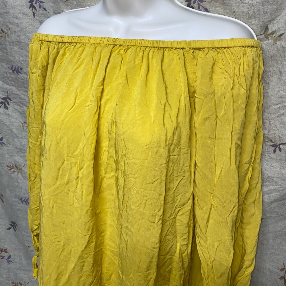 Forever21 Off The Shoulder Dress - Picture 2 of 3